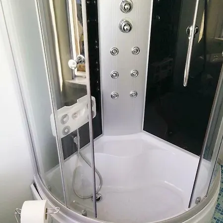 Cosy Modern 2bdr Apt + Wifi Apartmán